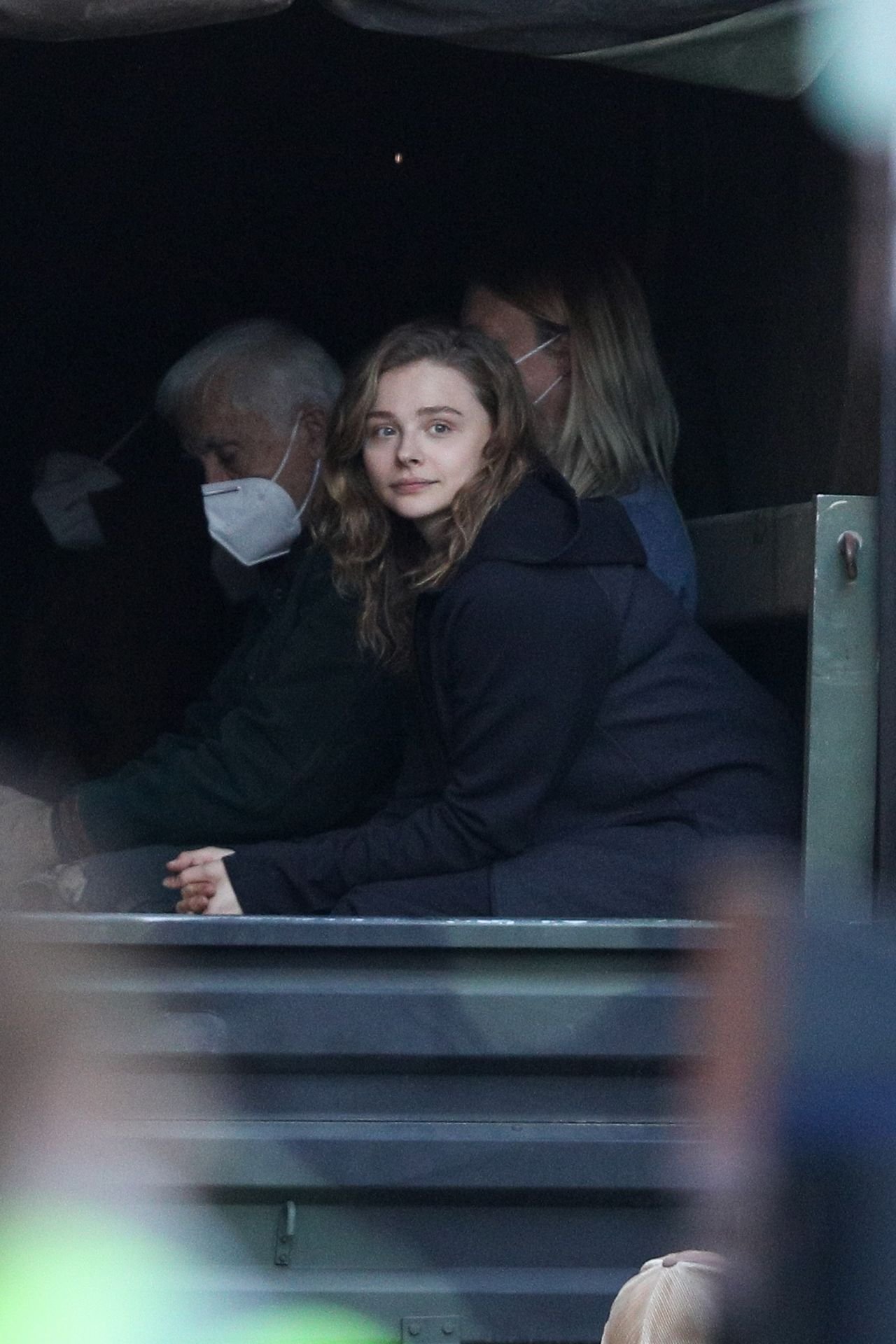 chloe-grace-moretz-mother-android-set-in-boston-11-09-2020-0.jpg.b78f420a46e79956656c2f3f4e764d33.jpg