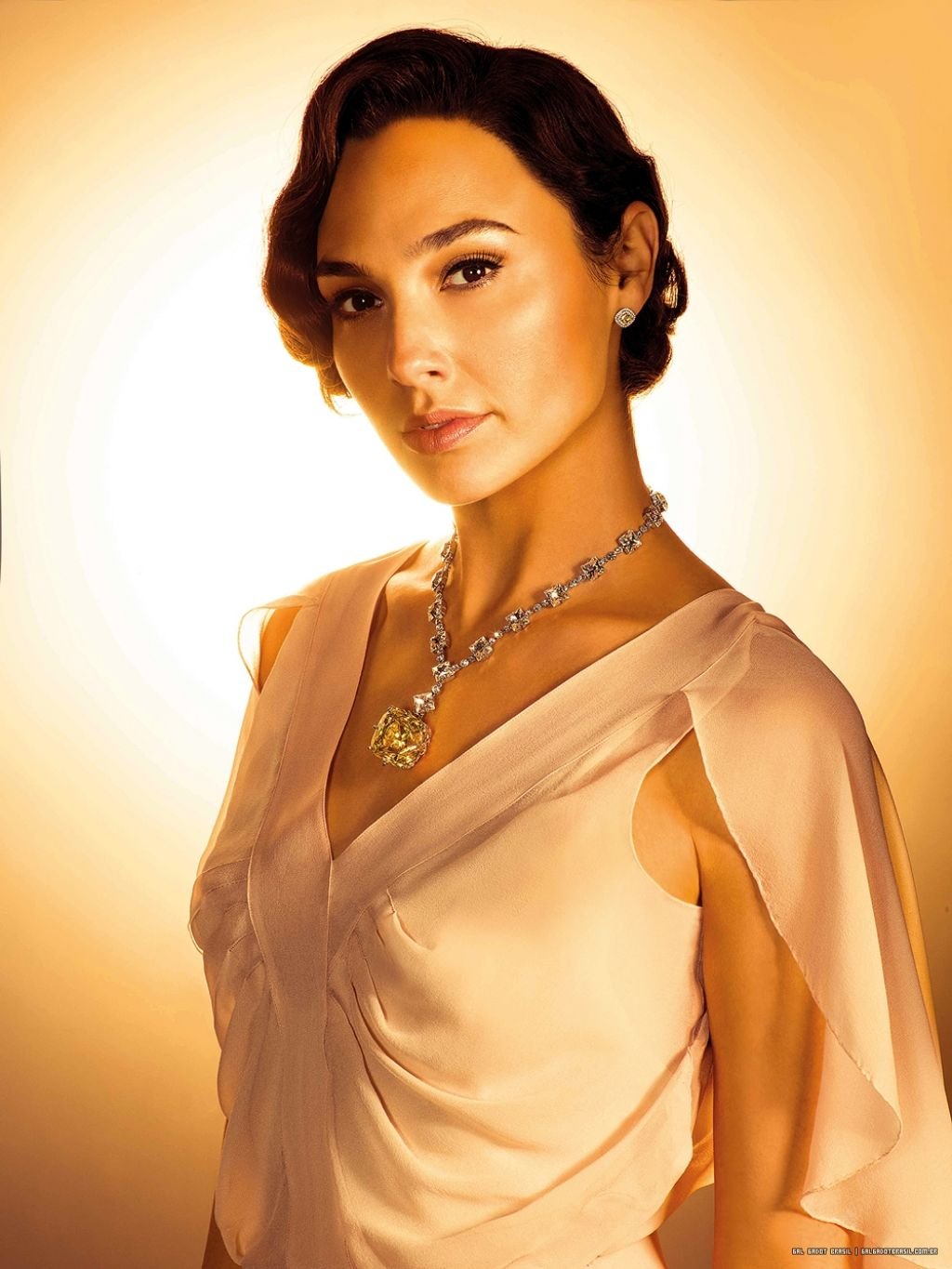 gal-gadot-death-on-the-nile-promo-photos-2021-1.jpg.92cb1786a2a7d7c667f2e6f60296541d.jpg