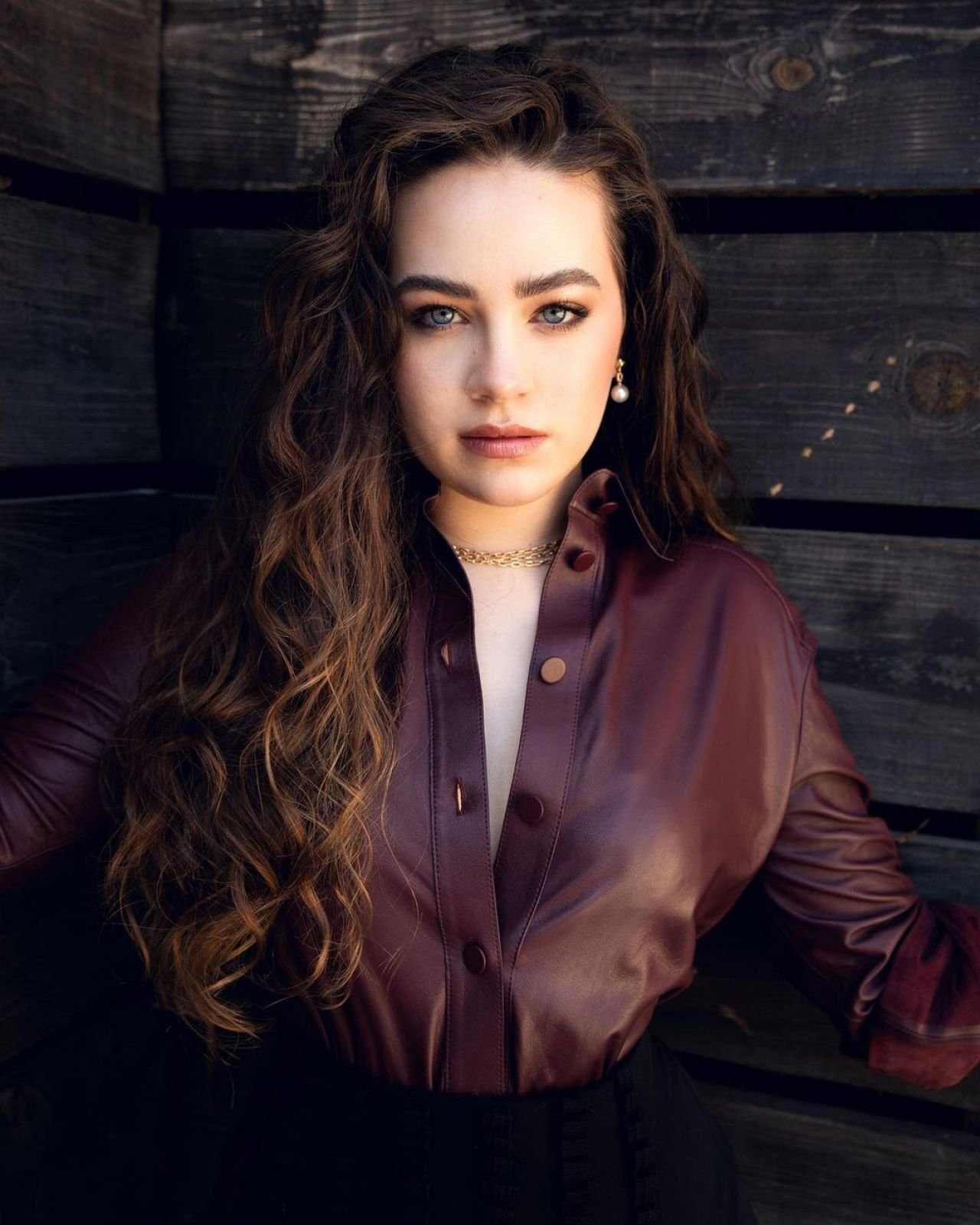 mary-mouser-gq-mexico-january-2021-1-0.jpg.f40793fcb37c9795759178d4794e7cf2.jpg