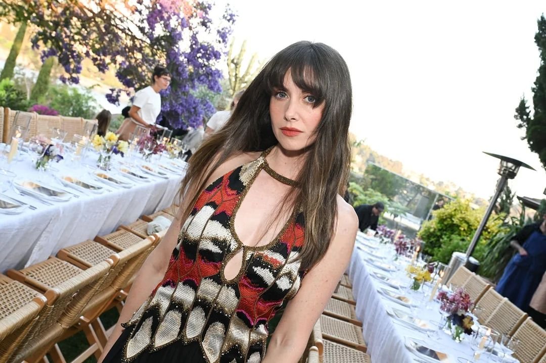 alison-at-isabel-marant-exclusive-high-summer-dinner-may-29-v0-88tgewkb0w3f1_1.jpg.7dc941a2d3804af885c89e6be79f02d2.jpg