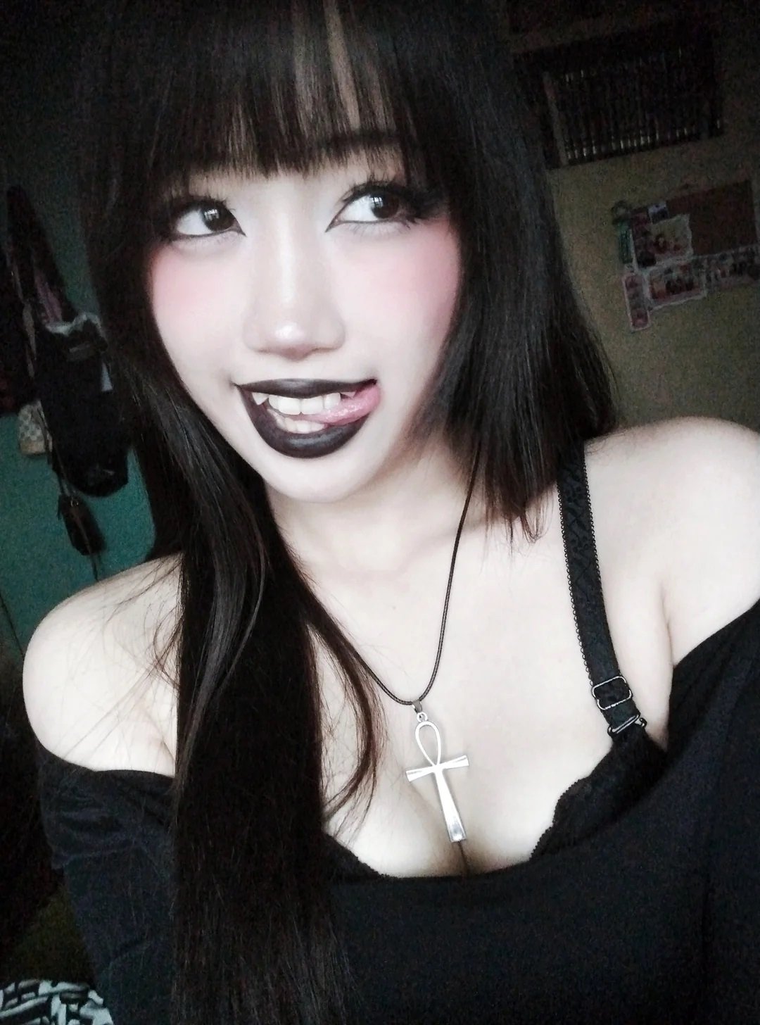trying-out-my-new-lashesss-v0-ej4g7700b32h1.jpg.d88325e733f616f105298e8c32fbfb1f.jpg