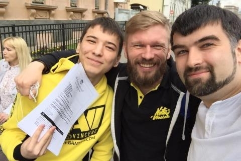 SoNNeikO и CemaTheSlayer получили визы